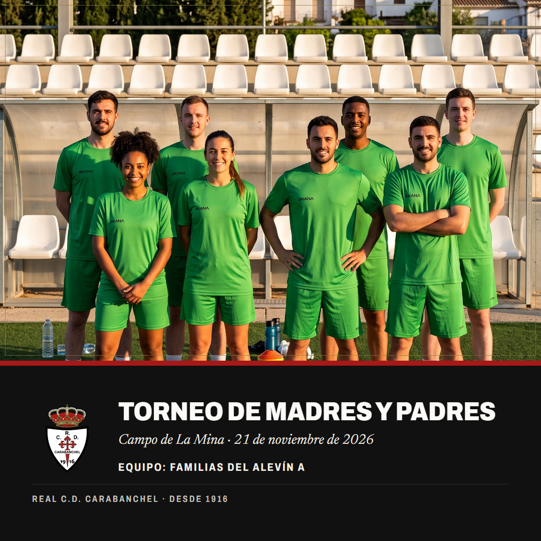 Foto de equipo del día: el equipo delante de la grada, con el escudo y el nombre del Torneo de Madres y Padres